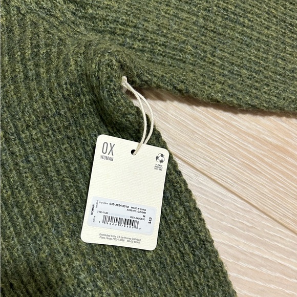 Sweater - Picture 4 of 4